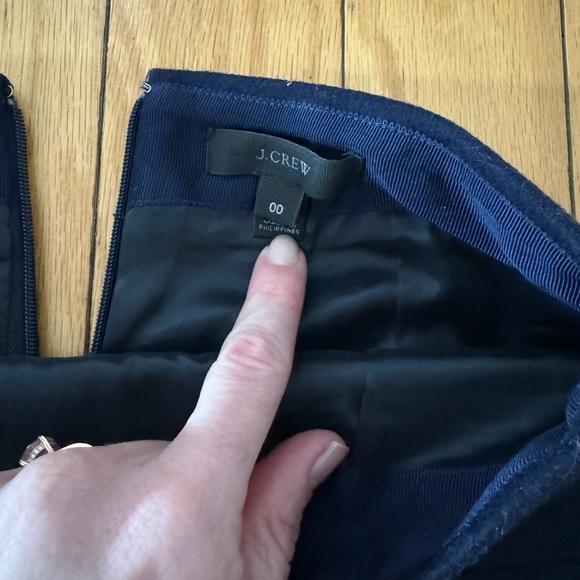 🎉5 items for $15!🎉J crew navy wool skirt - Picture 4 of 4